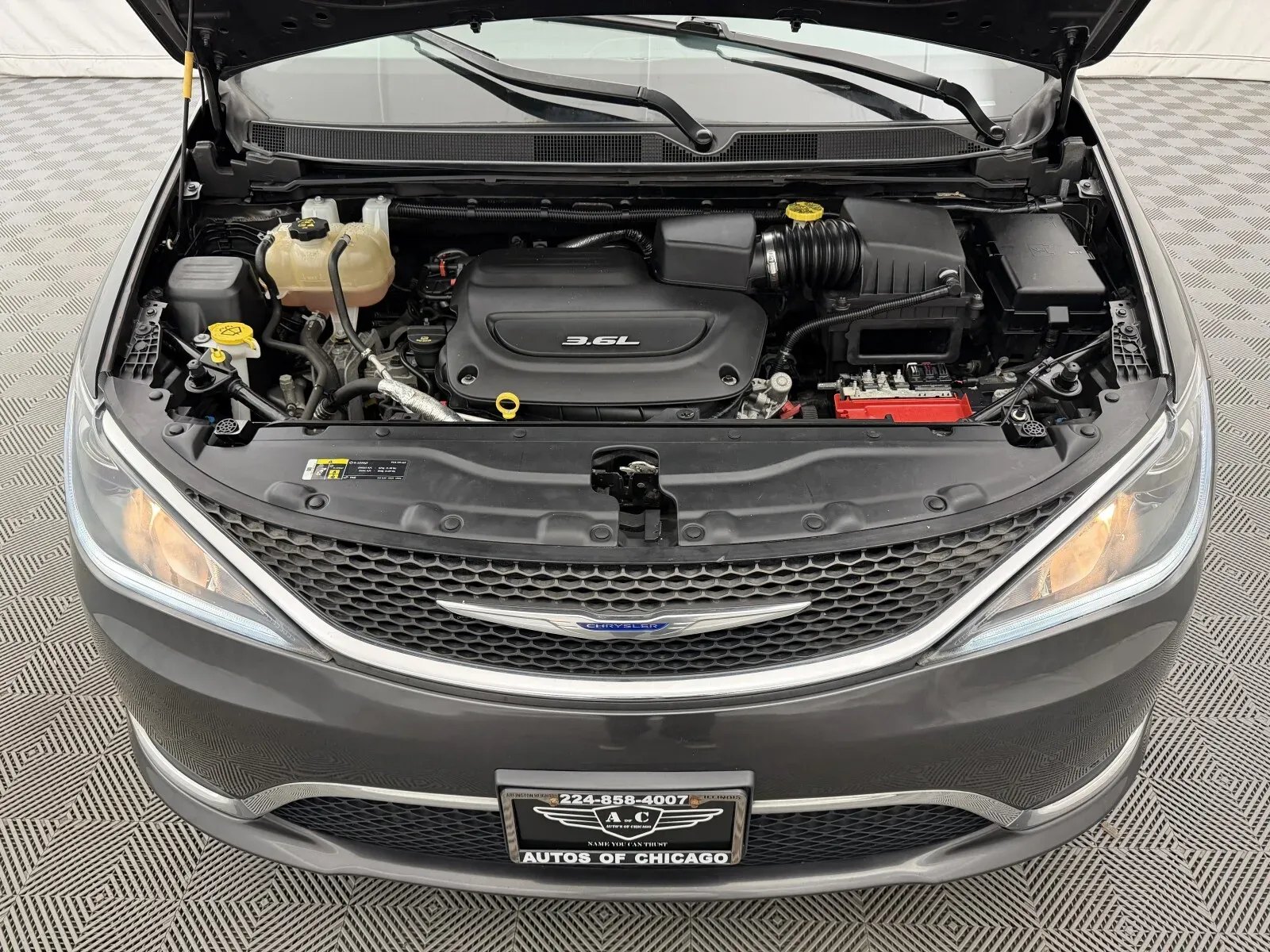 Chrysler Pacifica photo 36