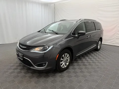 Photos of 2019 Chrysler Pacifica Touring L for sale in Arlington Heights, IL at Autos of Chicago