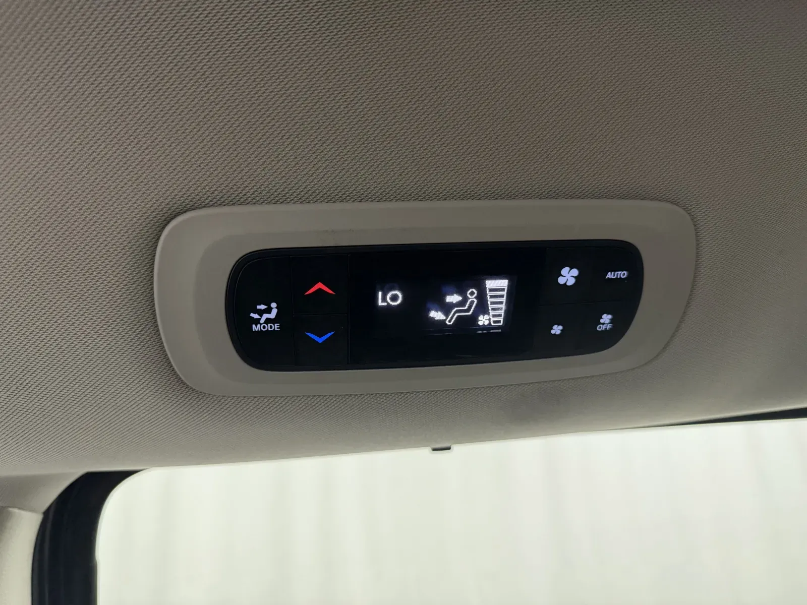 Chrysler Pacifica photo 27