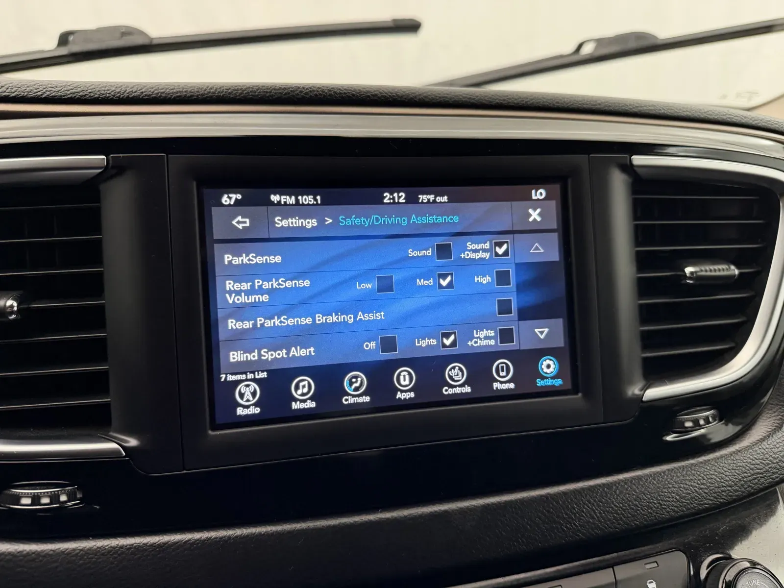 Chrysler Pacifica photo 18