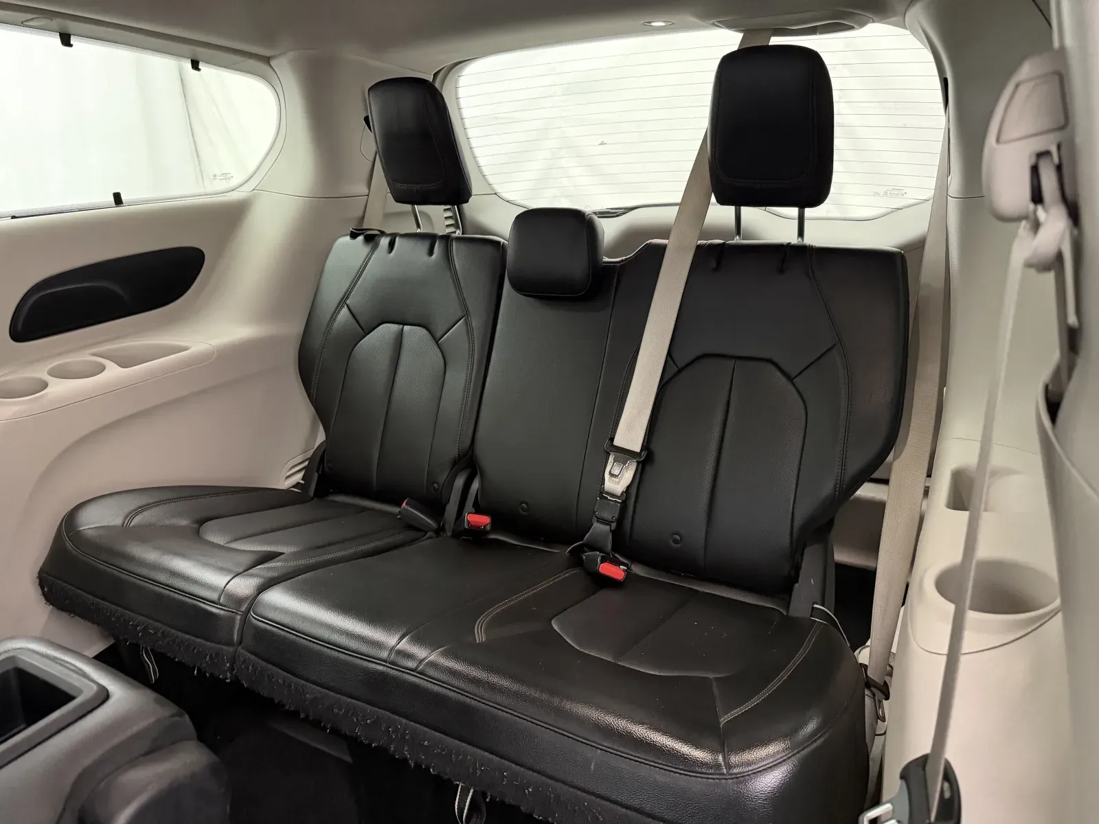 Chrysler Pacifica photo 31