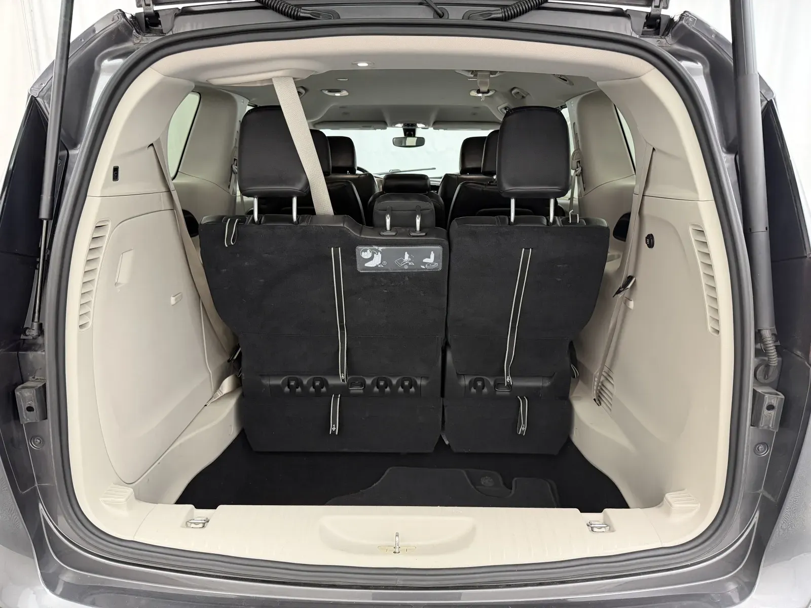 Chrysler Pacifica photo 34