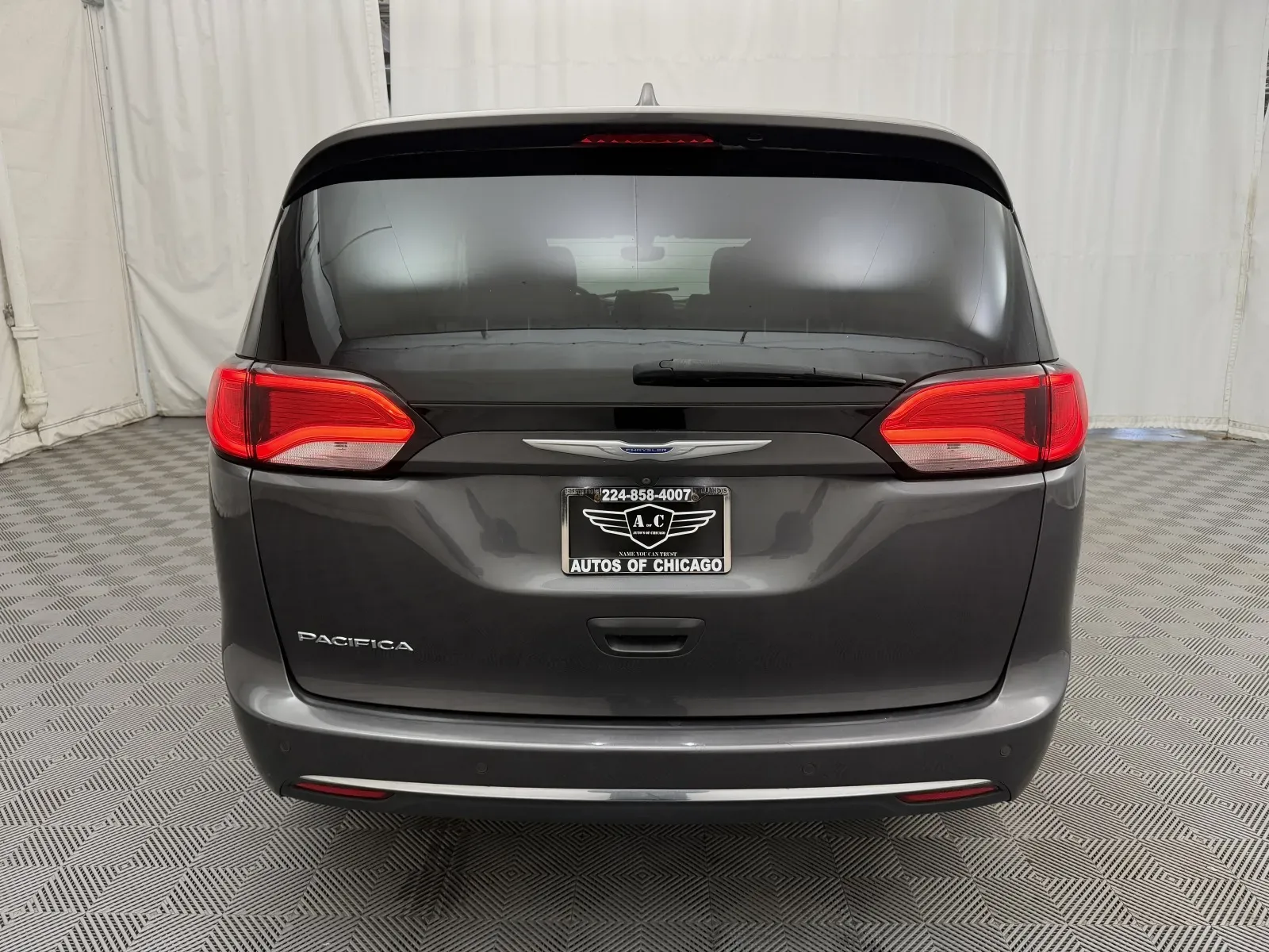 Chrysler Pacifica photo 6