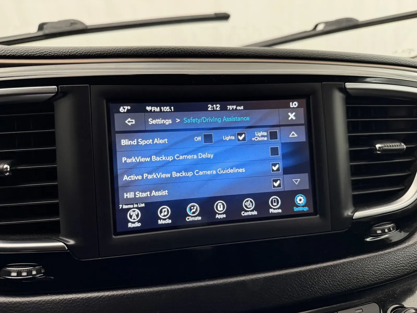 Chrysler Pacifica photo 19
