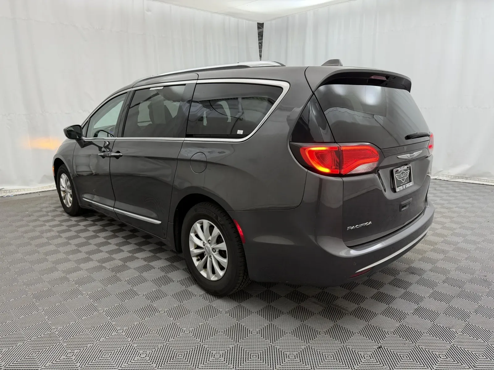 Chrysler Pacifica photo 7