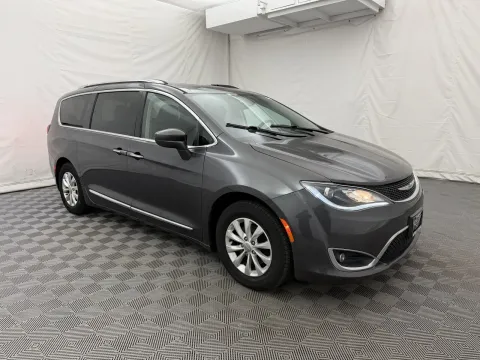 More photos of 2019 Chrysler Pacifica Touring L at Autos of Chicago, IL