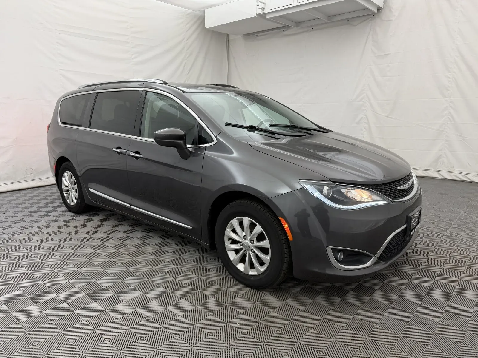 Chrysler Pacifica photo 4
