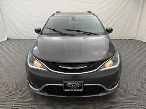 Another view of 2019 Chrysler Pacifica Touring L for sale in Arlington Heights, IL at Autos of Chicago
