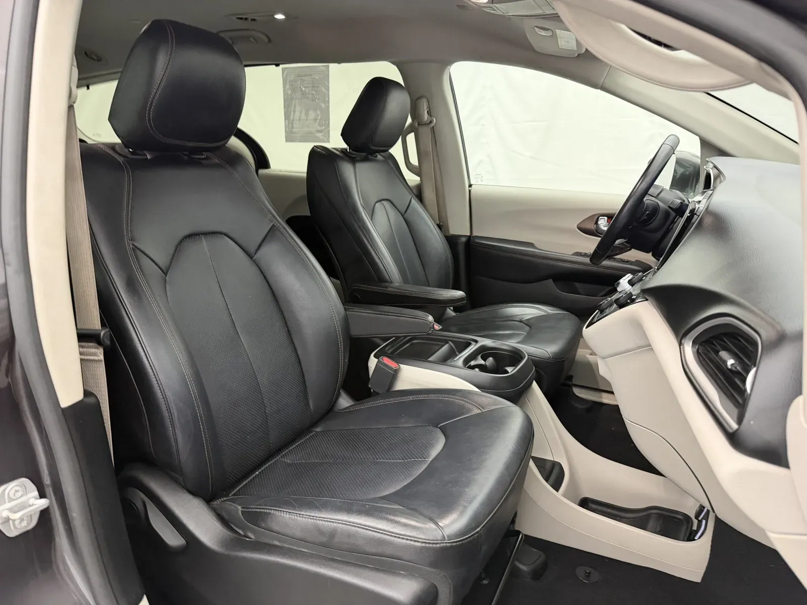 Chrysler Pacifica photo 33