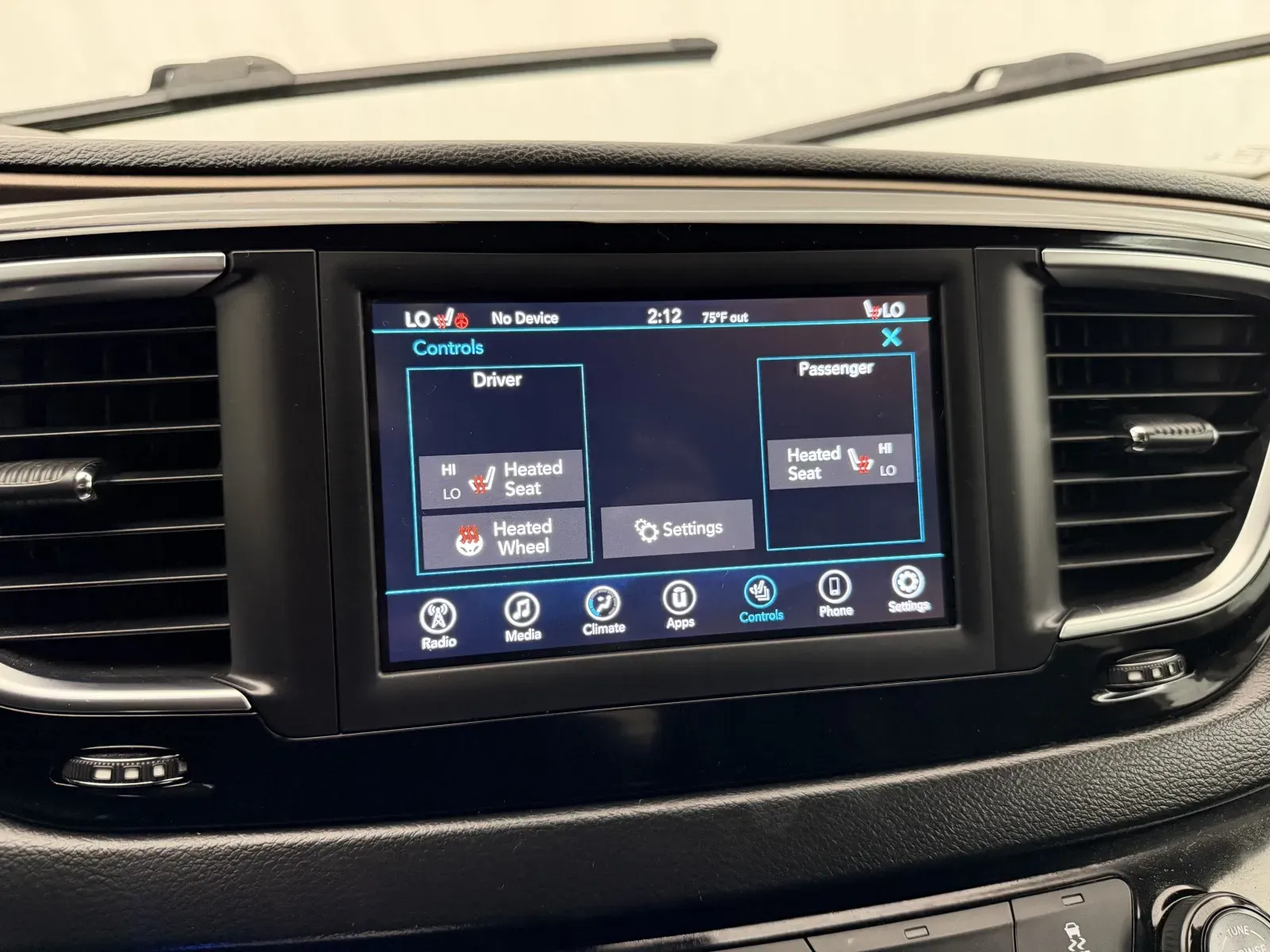Chrysler Pacifica photo 21