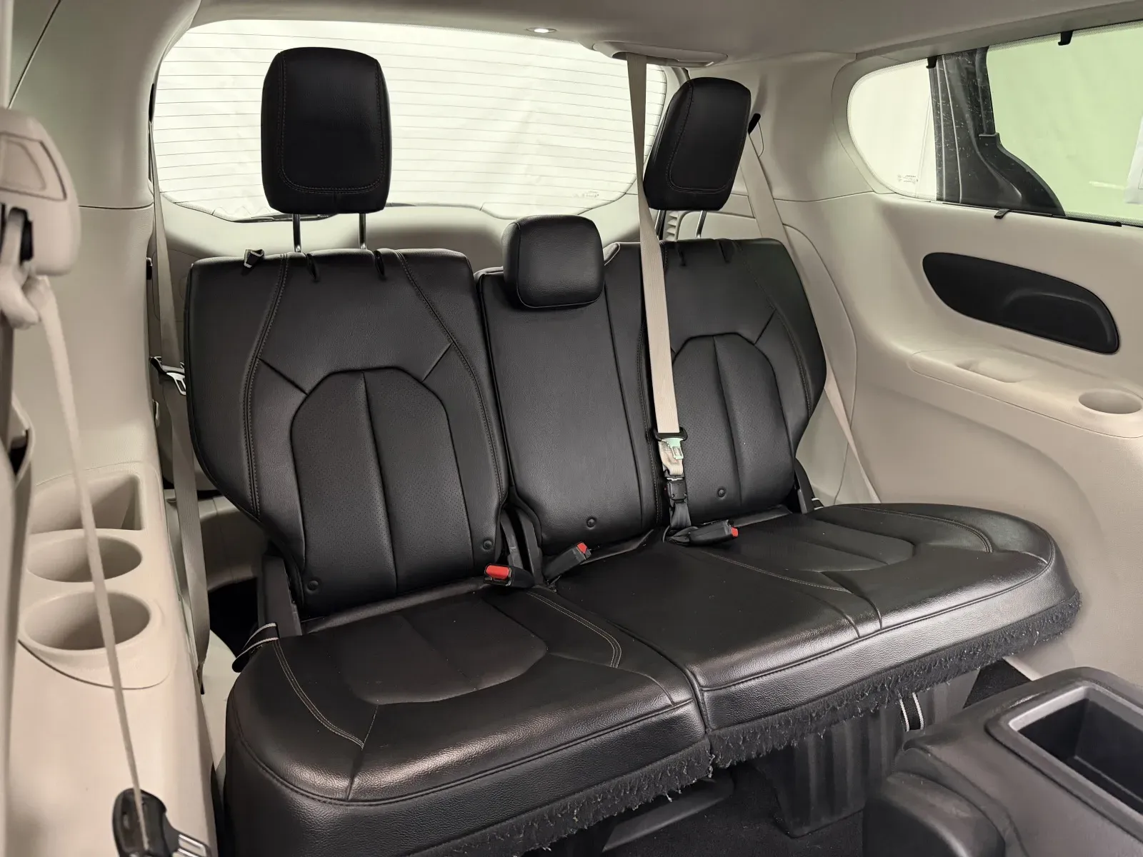 Chrysler Pacifica photo 32