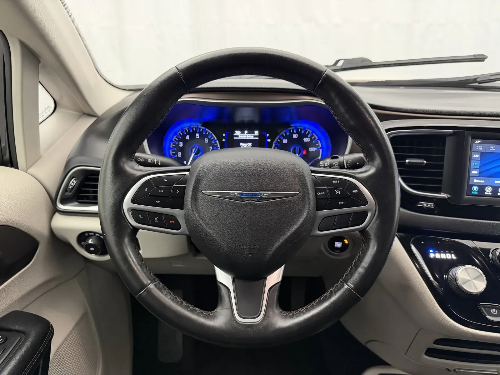 Chrysler Pacifica photo 11