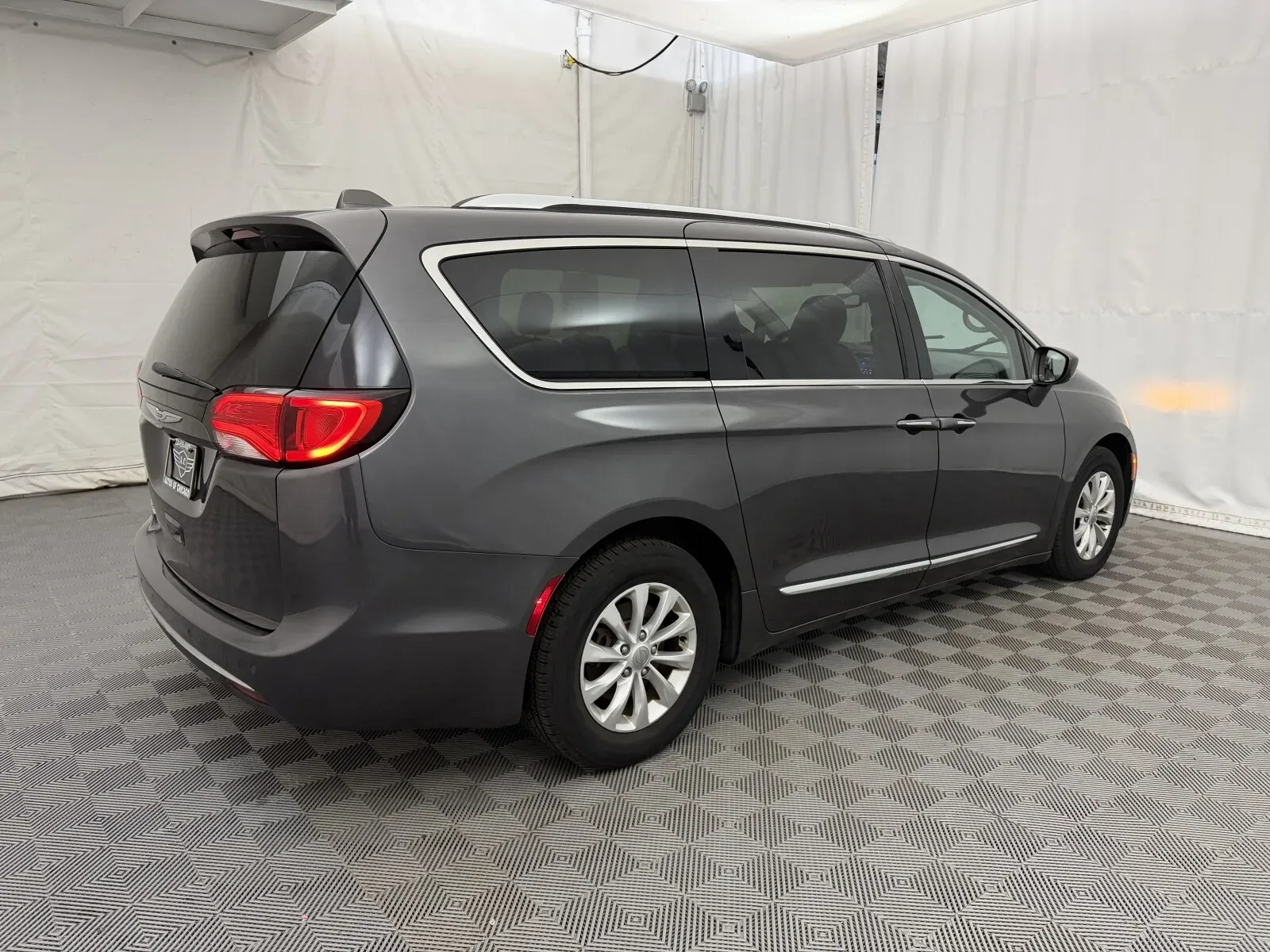 Chrysler Pacifica photo 5