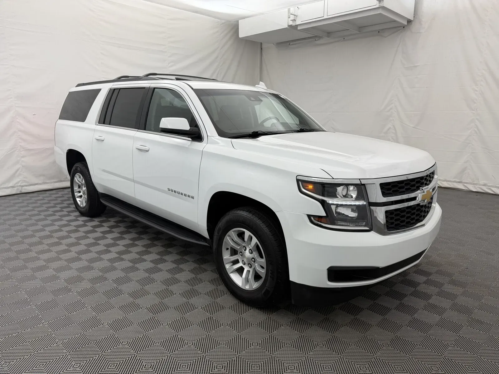 Chevrolet Suburban photo 4
