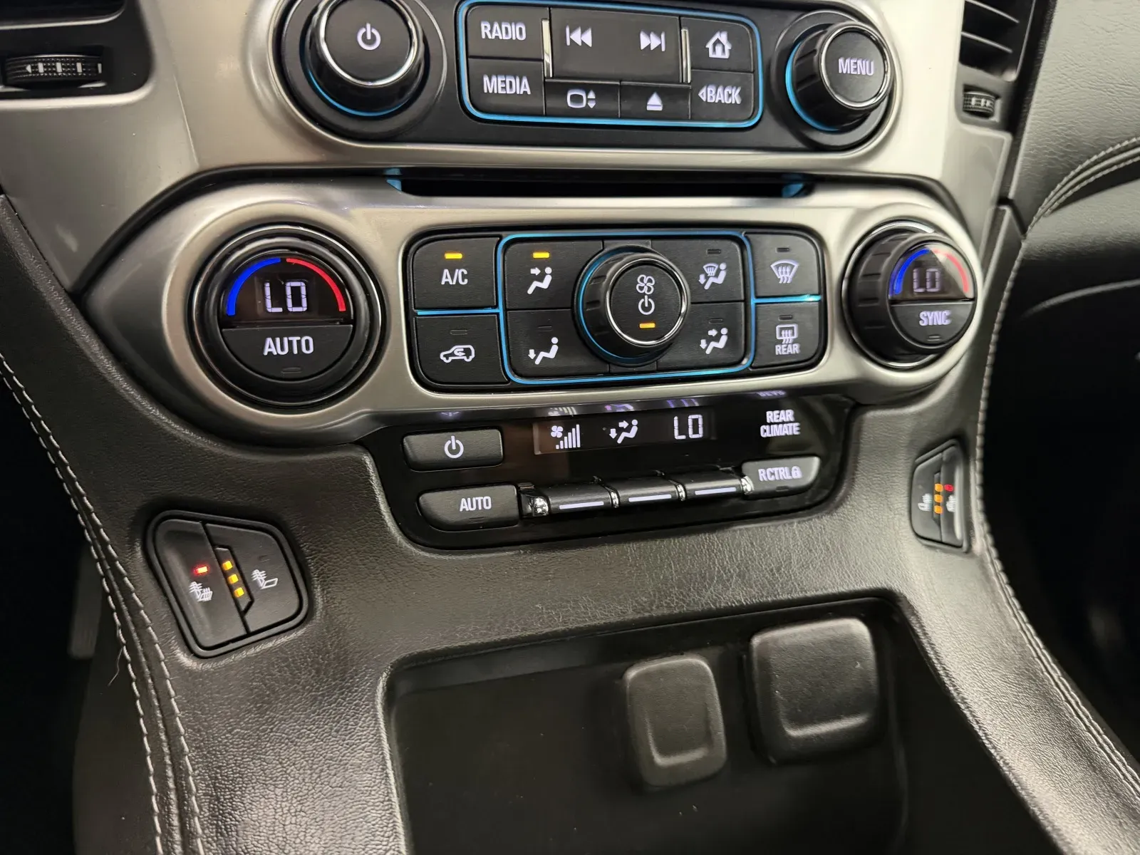 Chevrolet Suburban photo 24