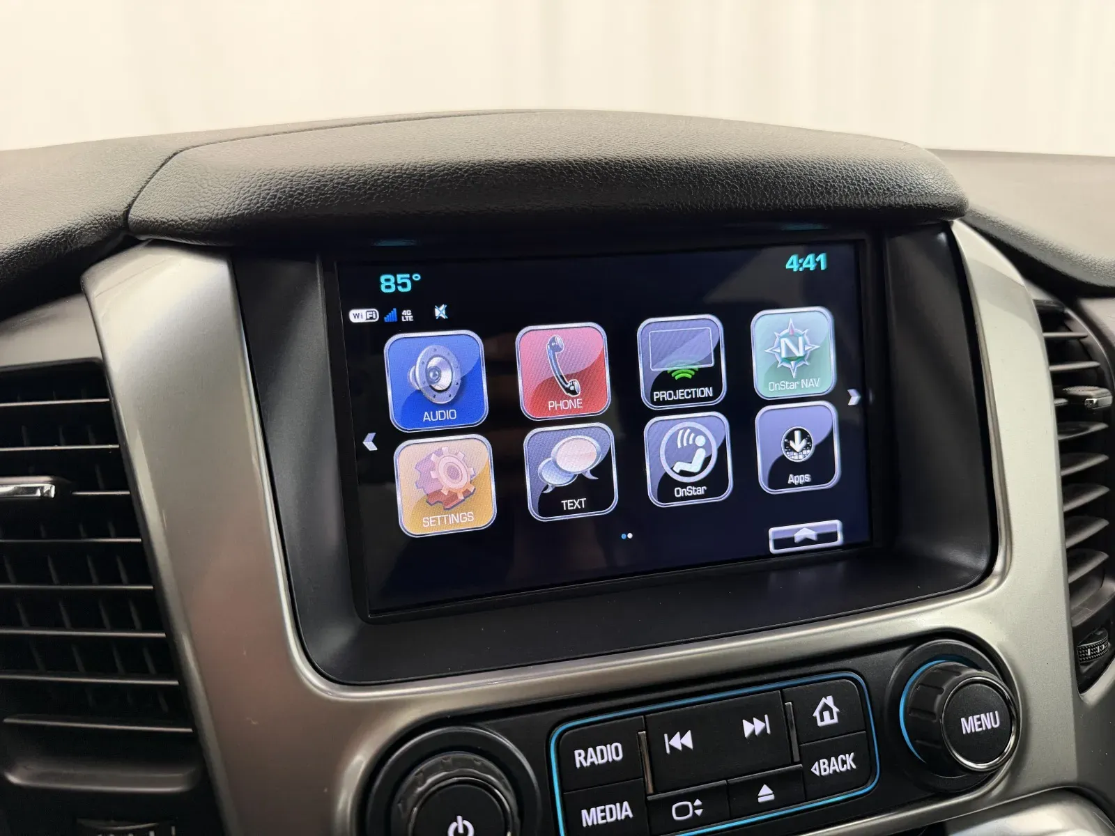 Chevrolet Suburban photo 21