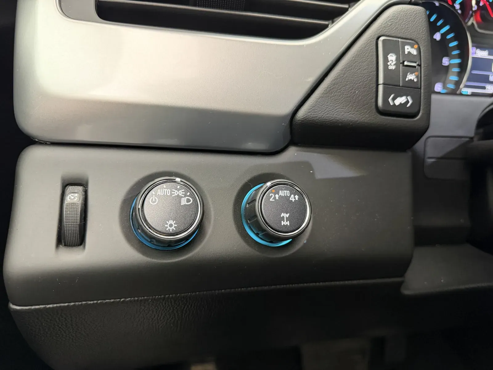 Chevrolet Suburban photo 15
