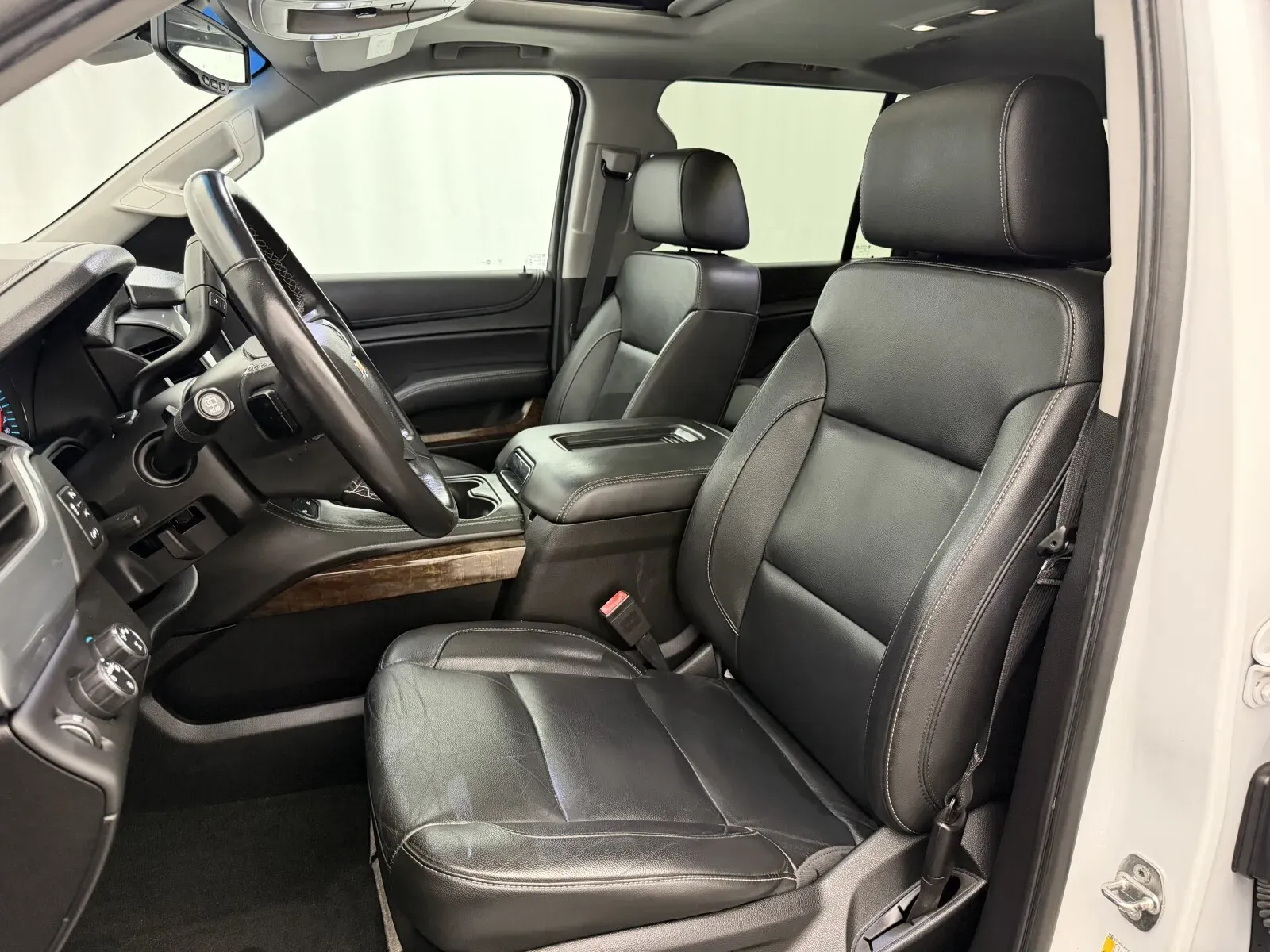 Chevrolet Suburban photo 11
