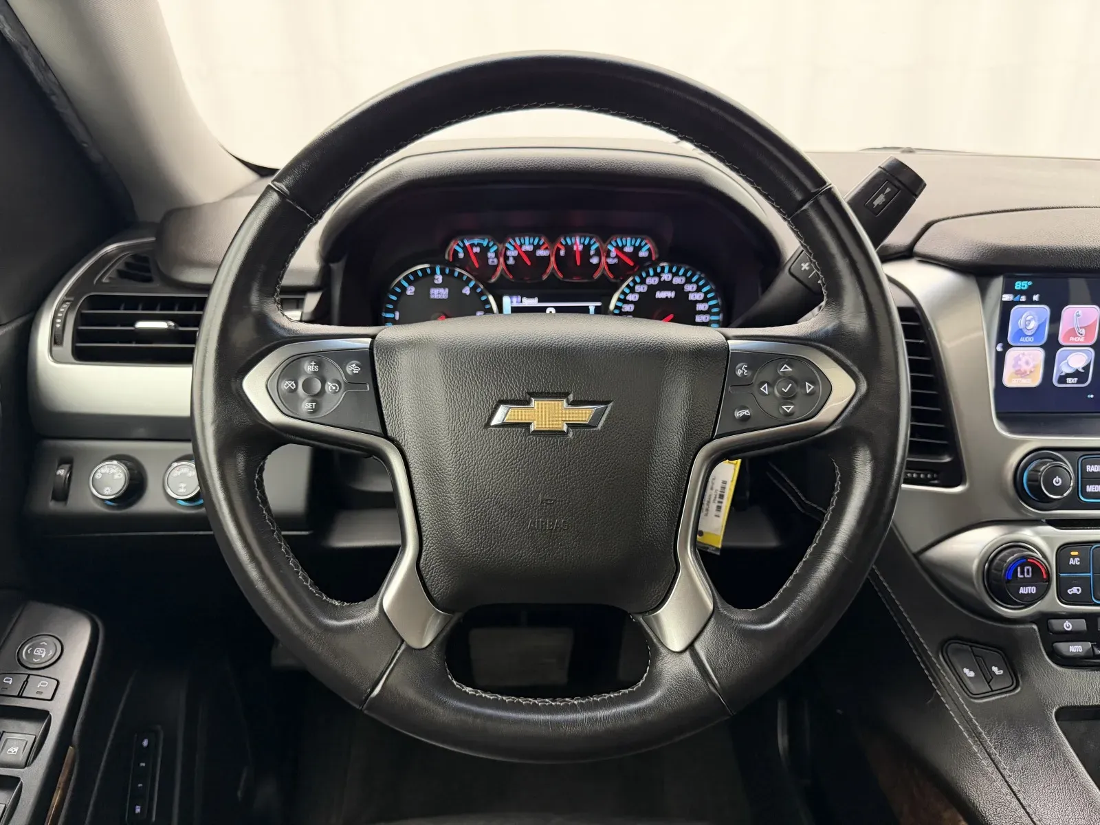 Chevrolet Suburban photo 12