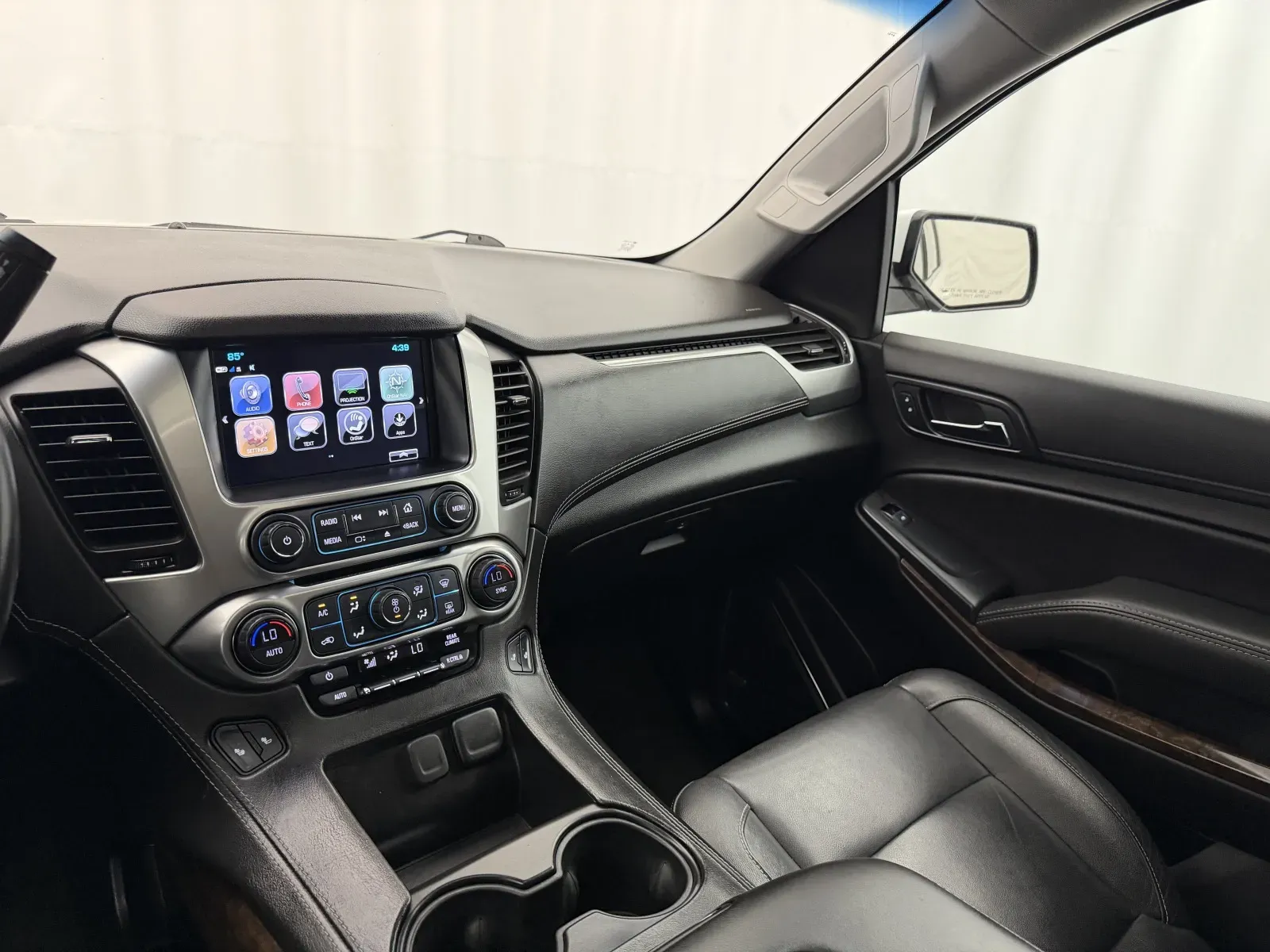 Chevrolet Suburban photo 18