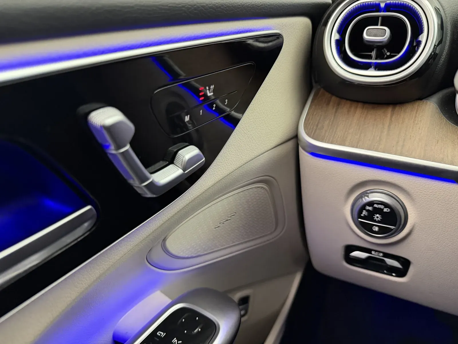 Mercedes-Benz C-Class photo 18