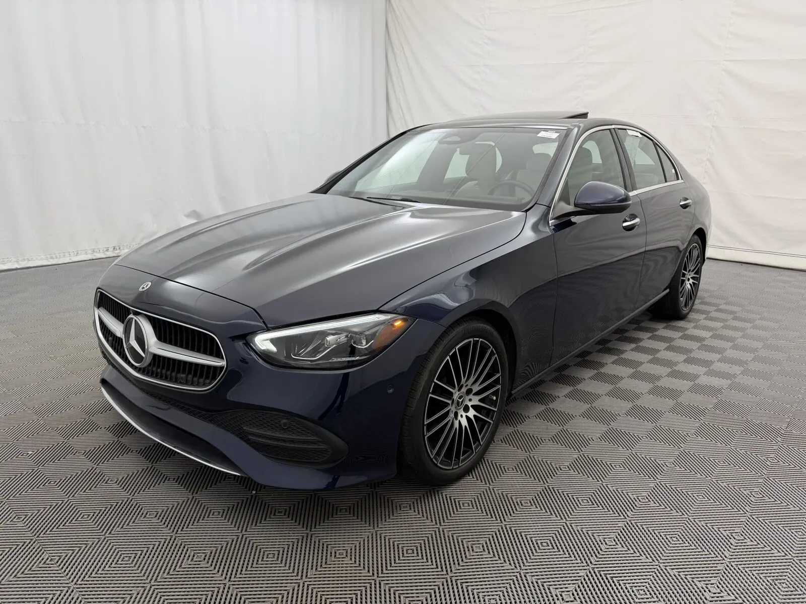 Mercedes-Benz C-Class photo 2