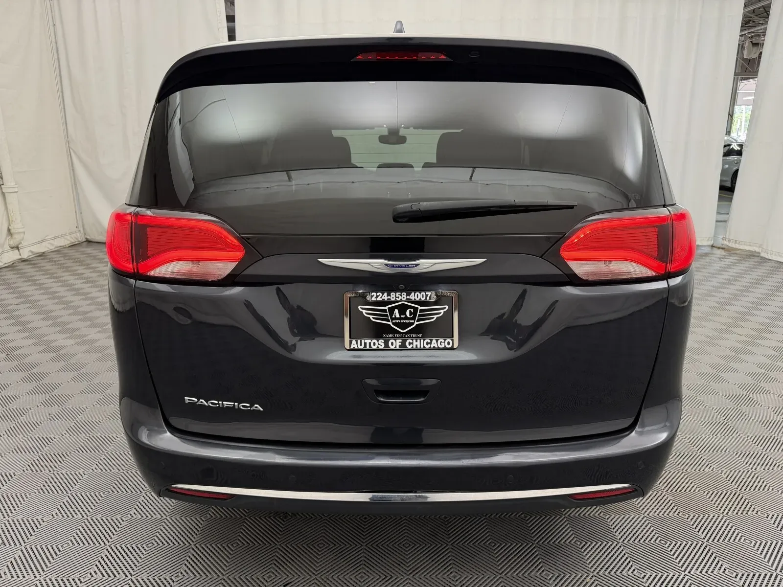 Chrysler Pacifica photo 6