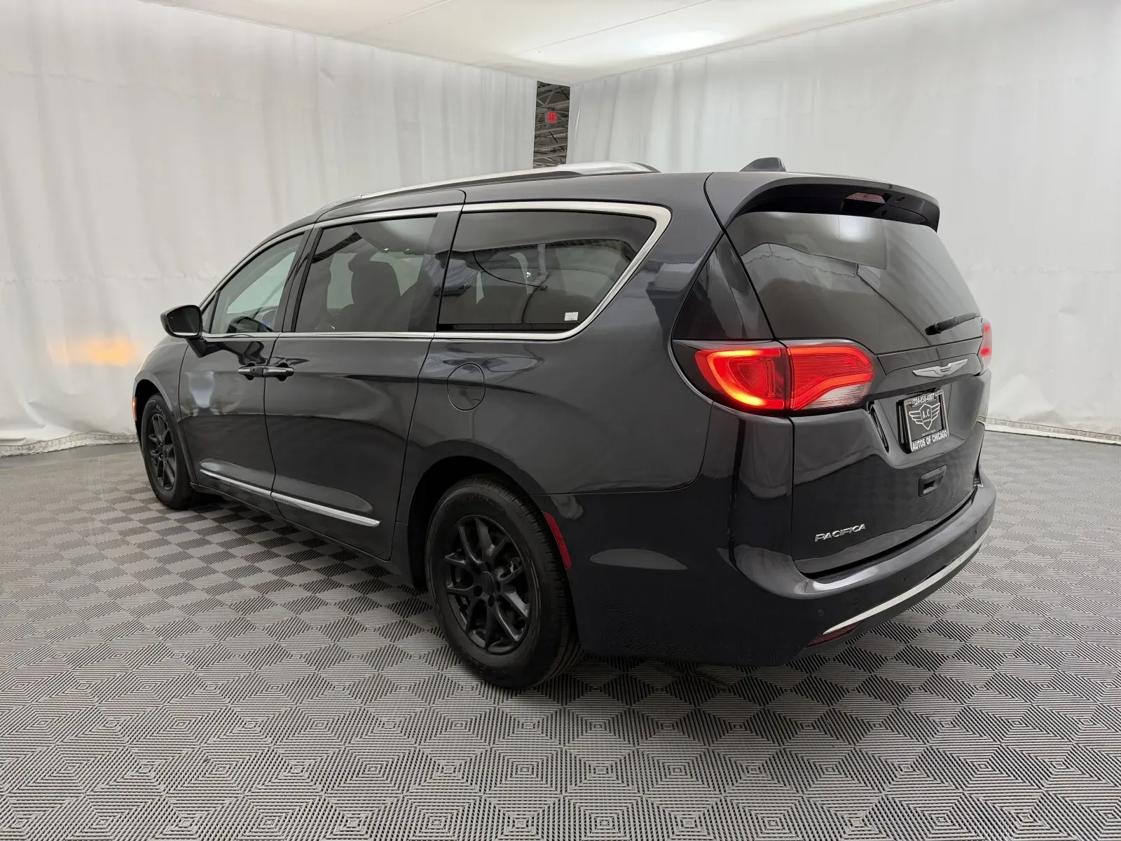 Chrysler Pacifica photo 7