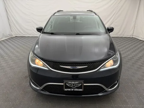 Another view of 2020 Chrysler Pacifica Touring L for sale in Arlington Heights, IL at Autos of Chicago
