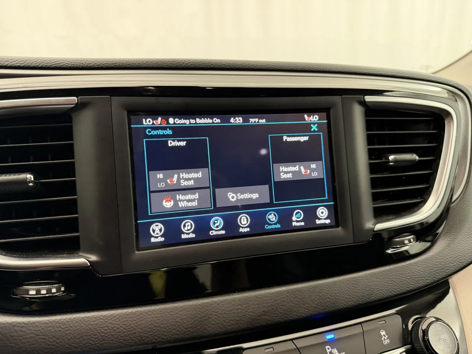 Chrysler Pacifica photo 15