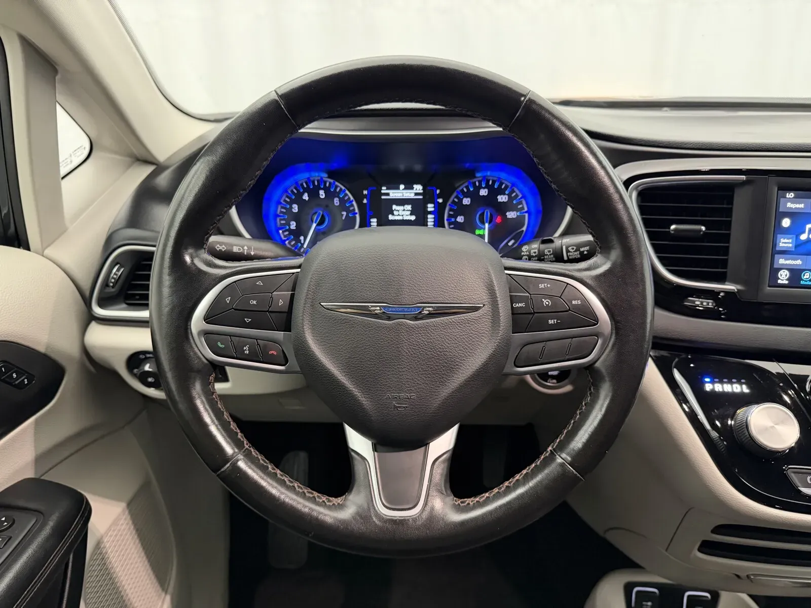 Chrysler Pacifica photo 9