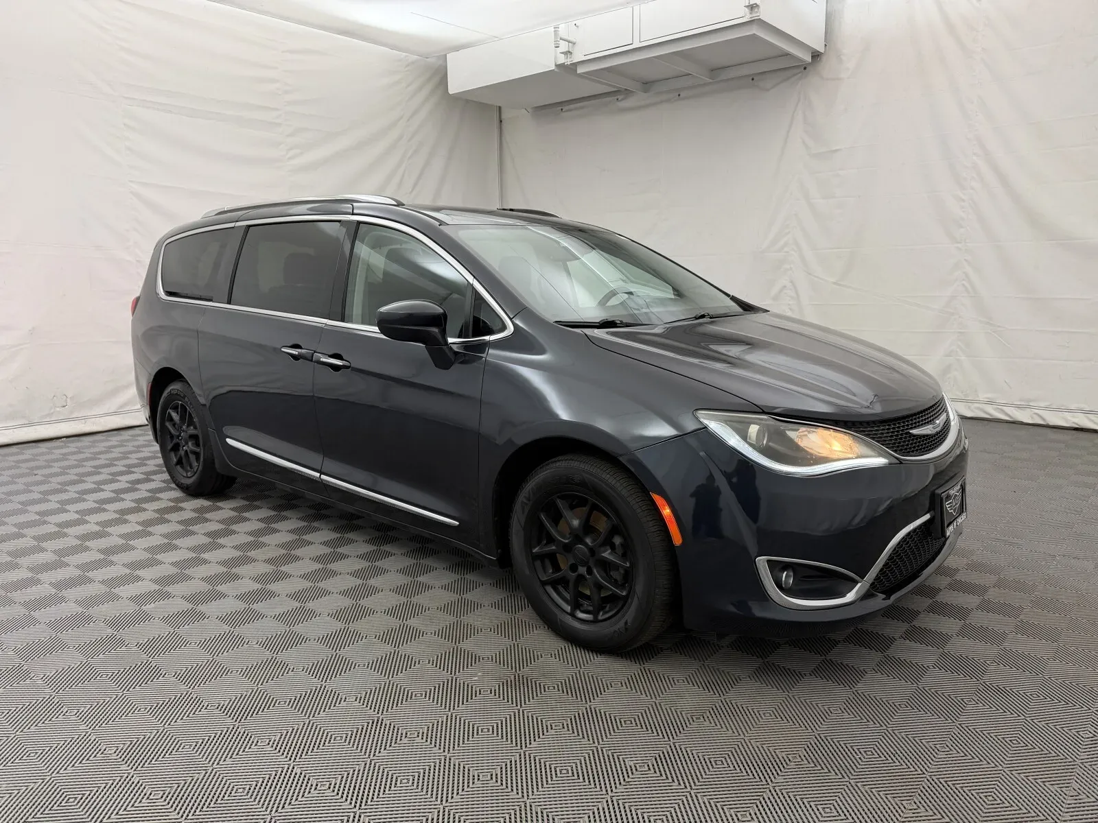 Chrysler Pacifica photo 4