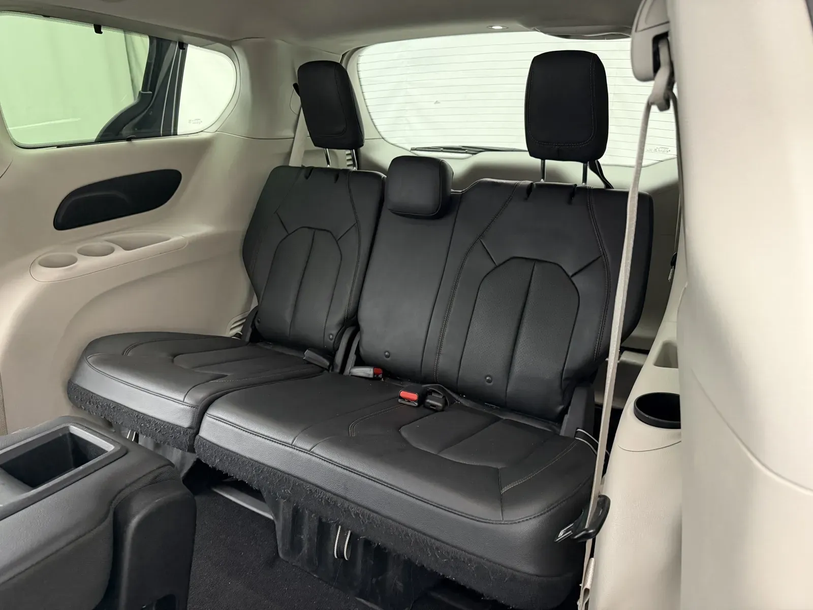 Chrysler Pacifica photo 22