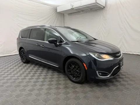 More photos of 2020 Chrysler Pacifica Touring L at Autos of Chicago, IL