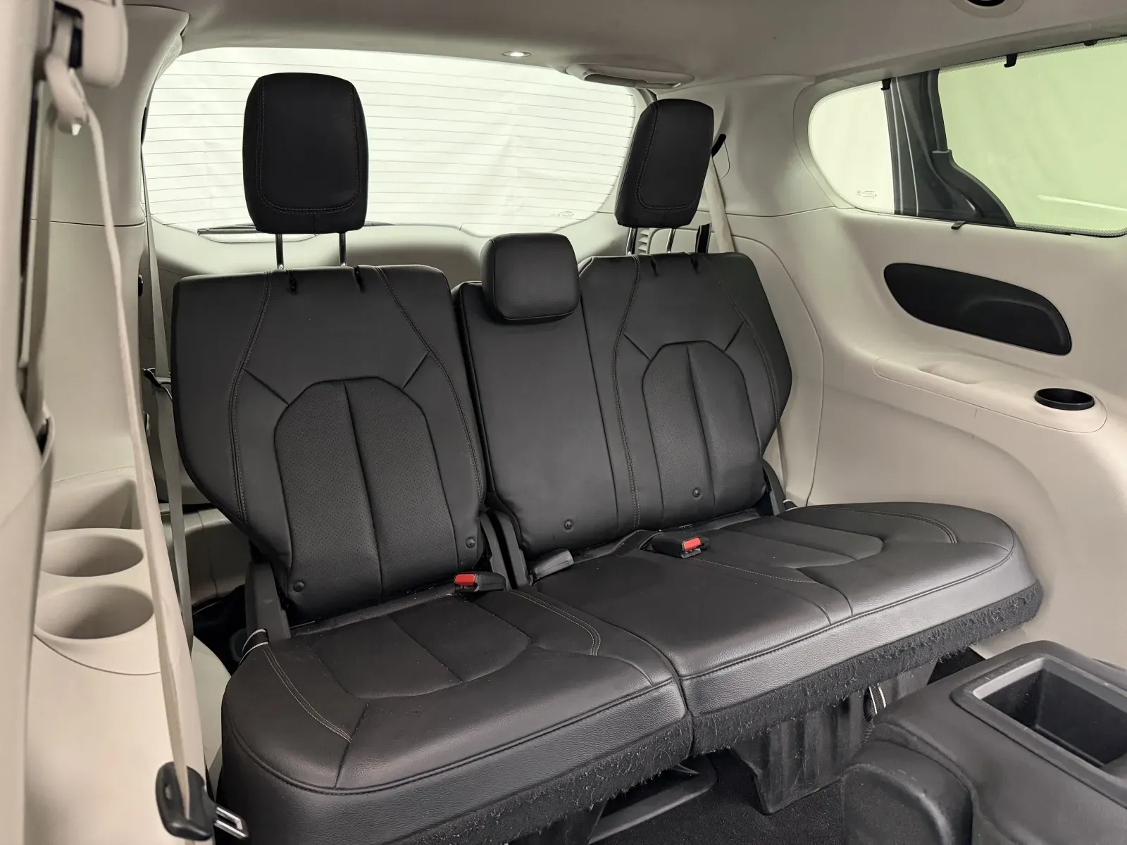 Chrysler Pacifica photo 24