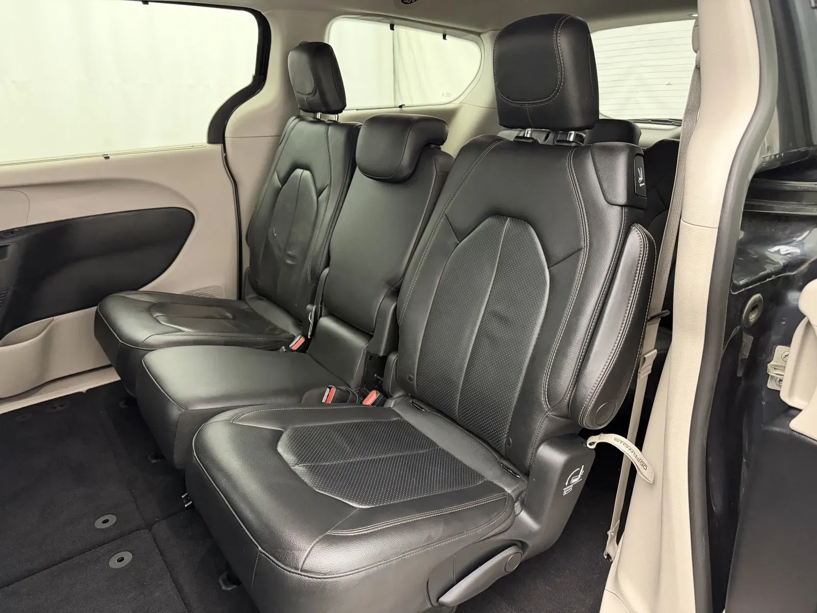 Chrysler Pacifica photo 20