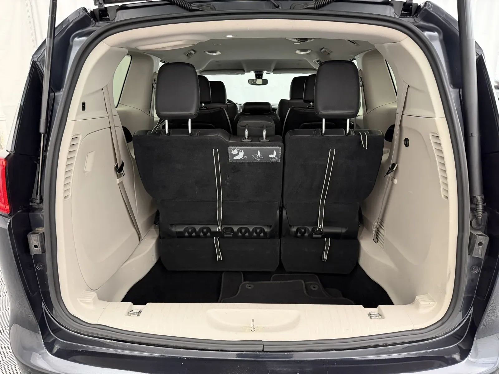 Chrysler Pacifica photo 27