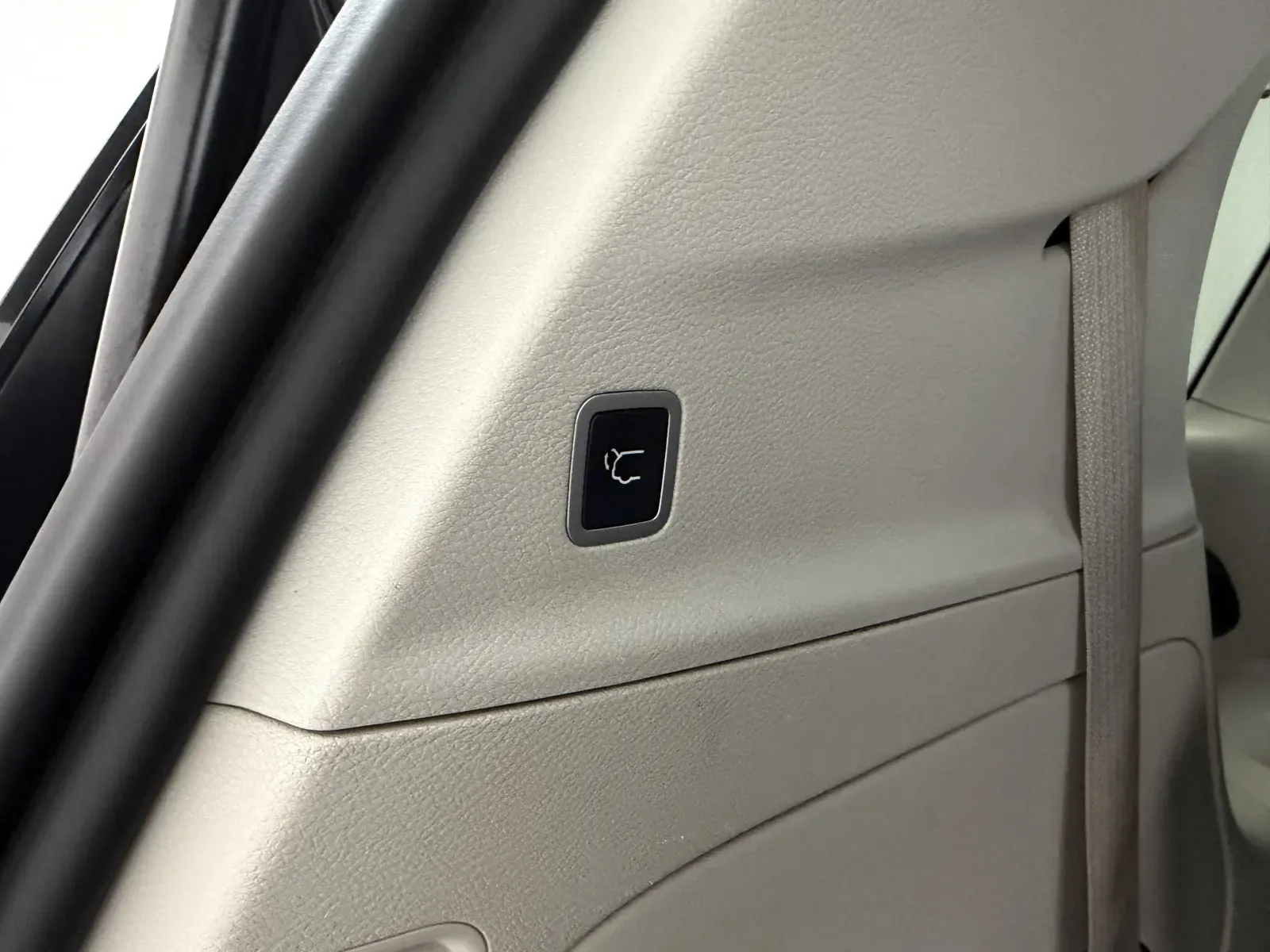 Chrysler Pacifica photo 28