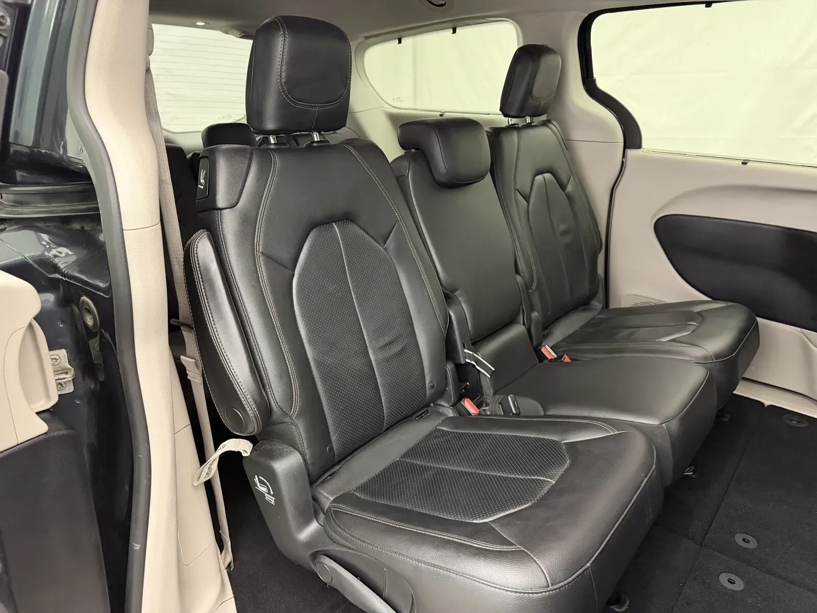 Chrysler Pacifica photo 21