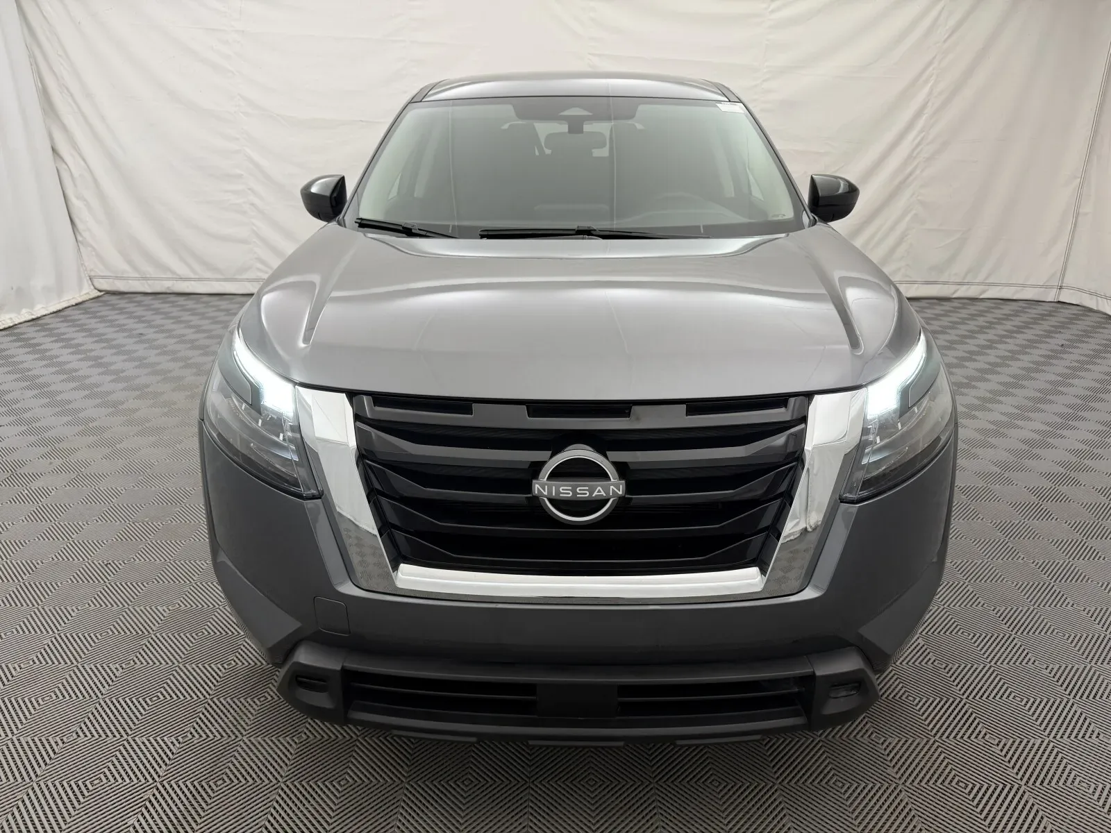 Nissan Pathfinder photo 3
