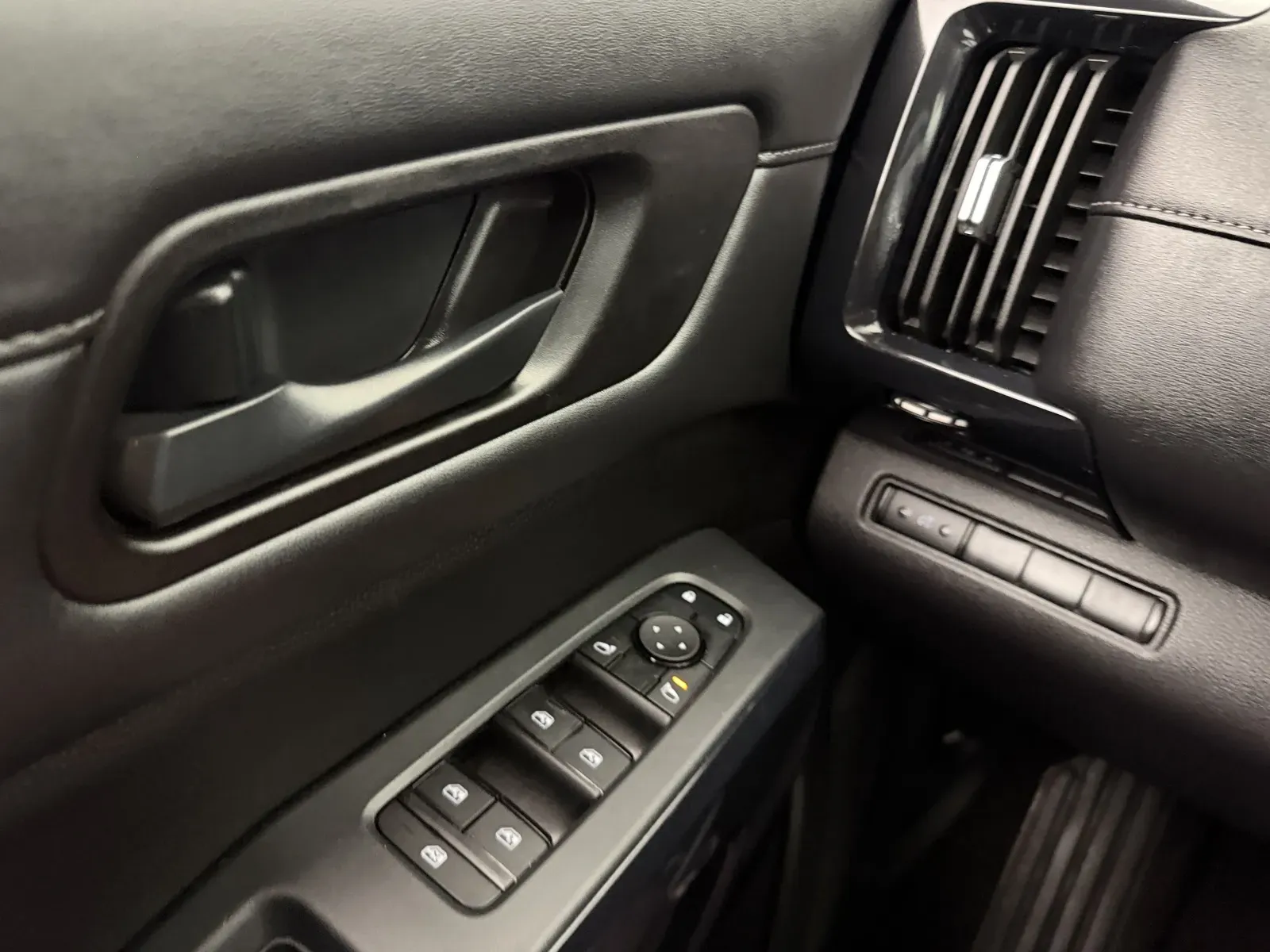 Nissan Pathfinder photo 15