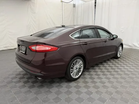 More photos of 2013 Ford Fusion SE at Autos of Chicago, IL