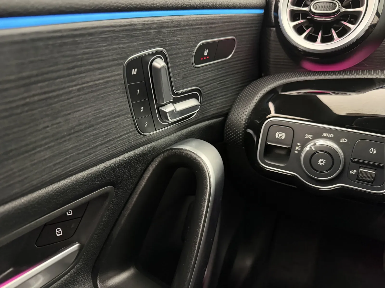 Mercedes-Benz CLA photo 15