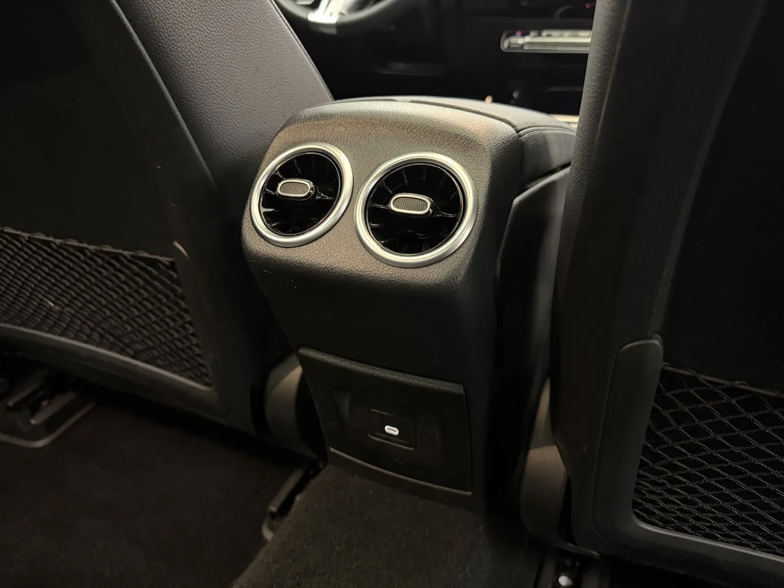 Mercedes-Benz CLA photo 38