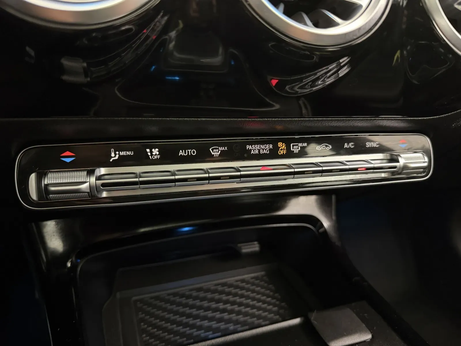 Mercedes-Benz CLA photo 34