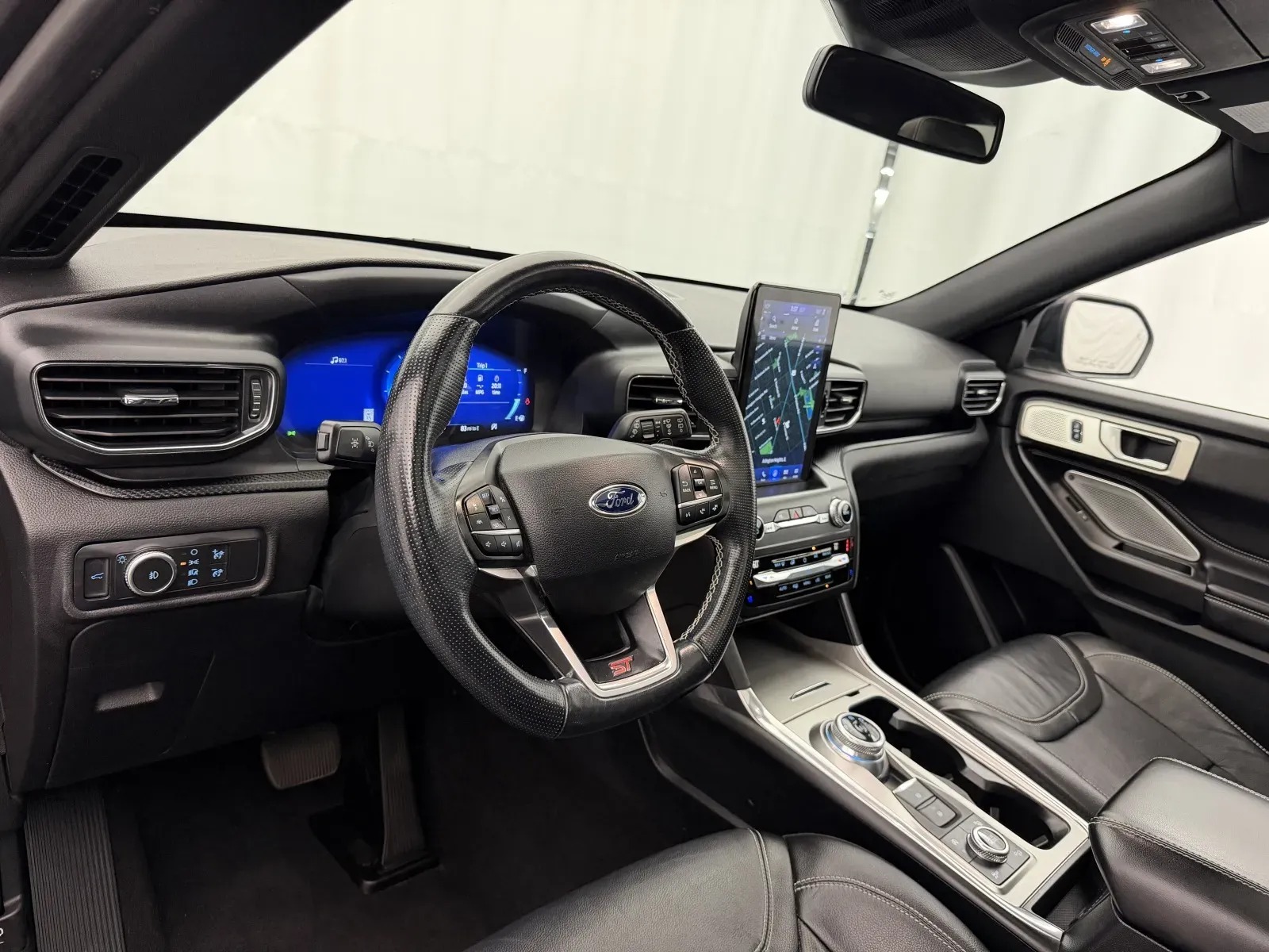 Ford Explorer photo 12