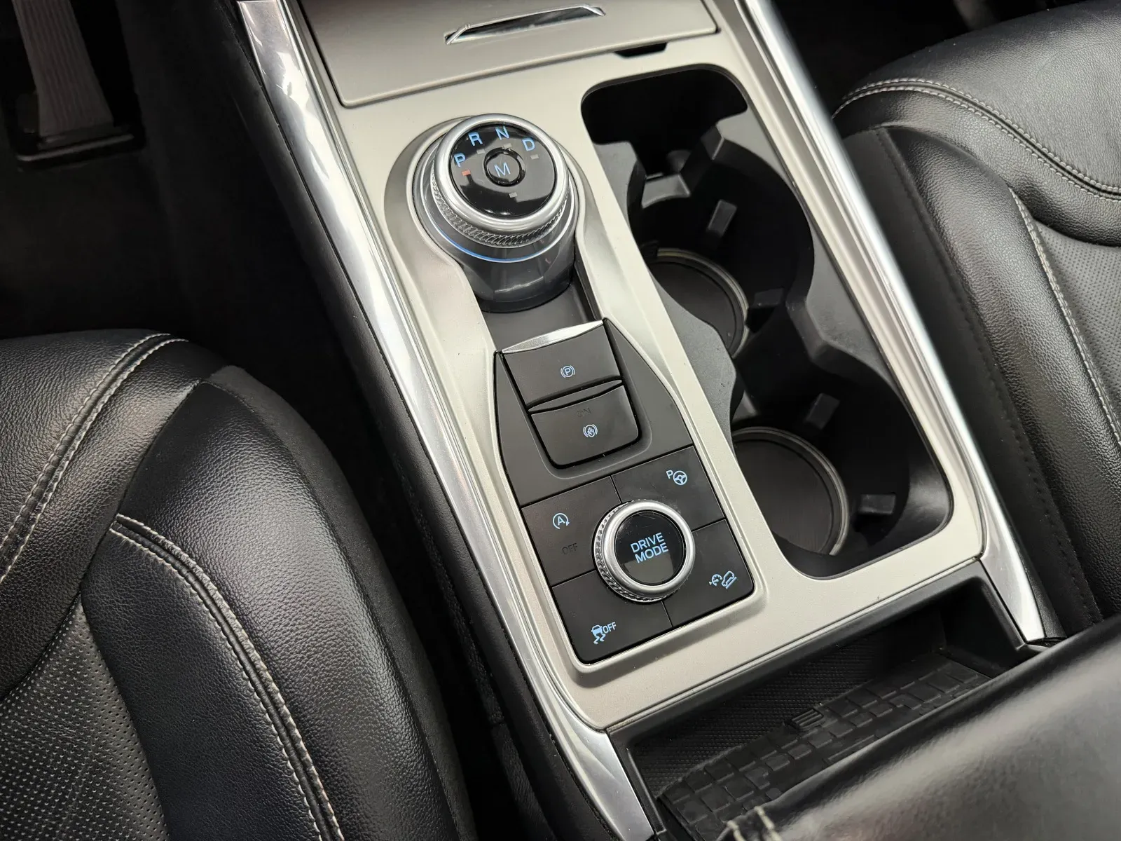 Ford Explorer photo 34