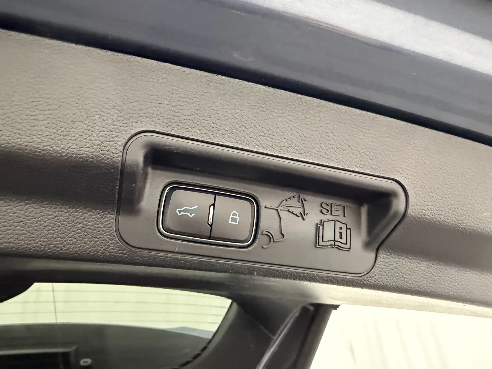 Ford Explorer photo 36