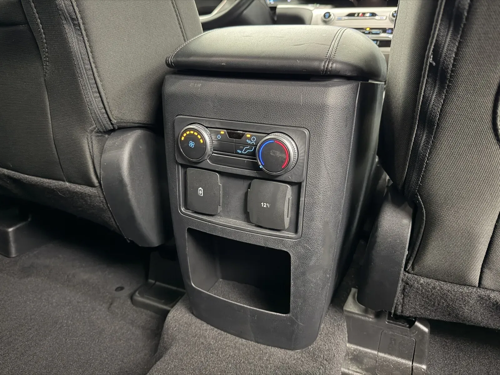 Ford Explorer photo 31