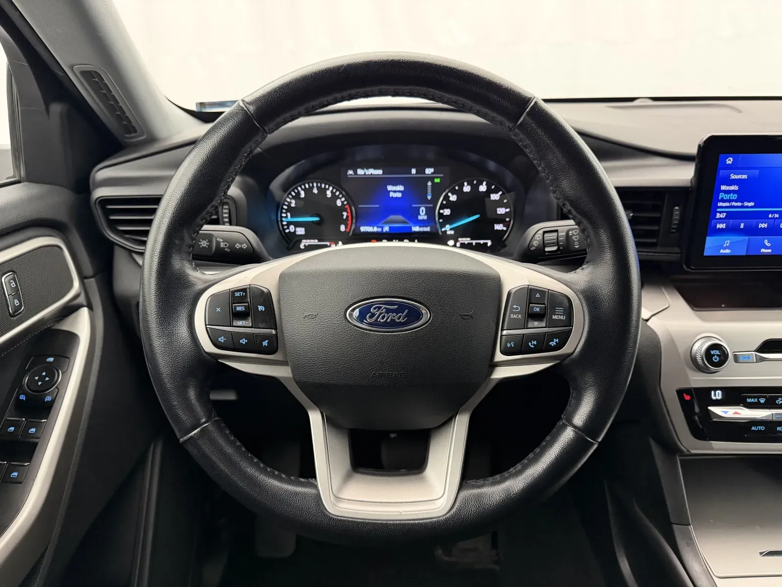 Ford Explorer photo 10